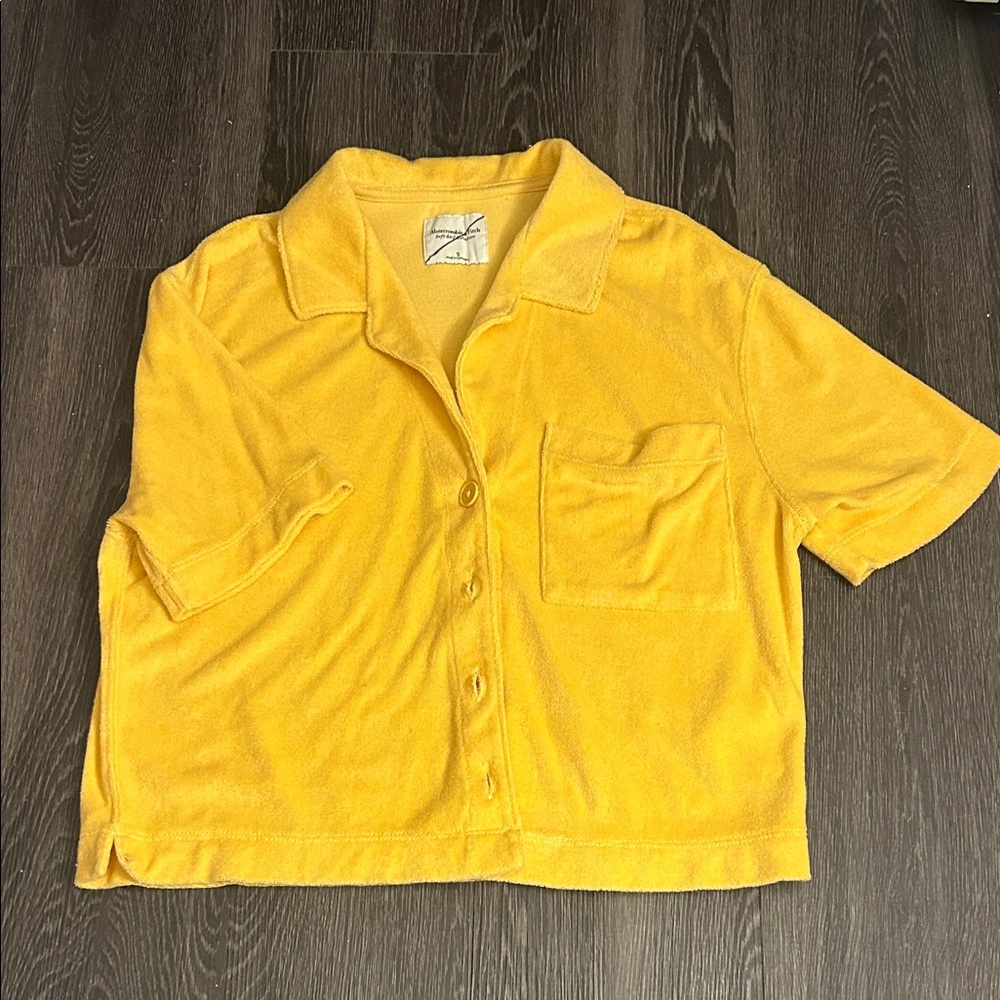 NWOT, Abercrombie & Fitch, Terry Cloth,Button-Up Shirt. Size Small